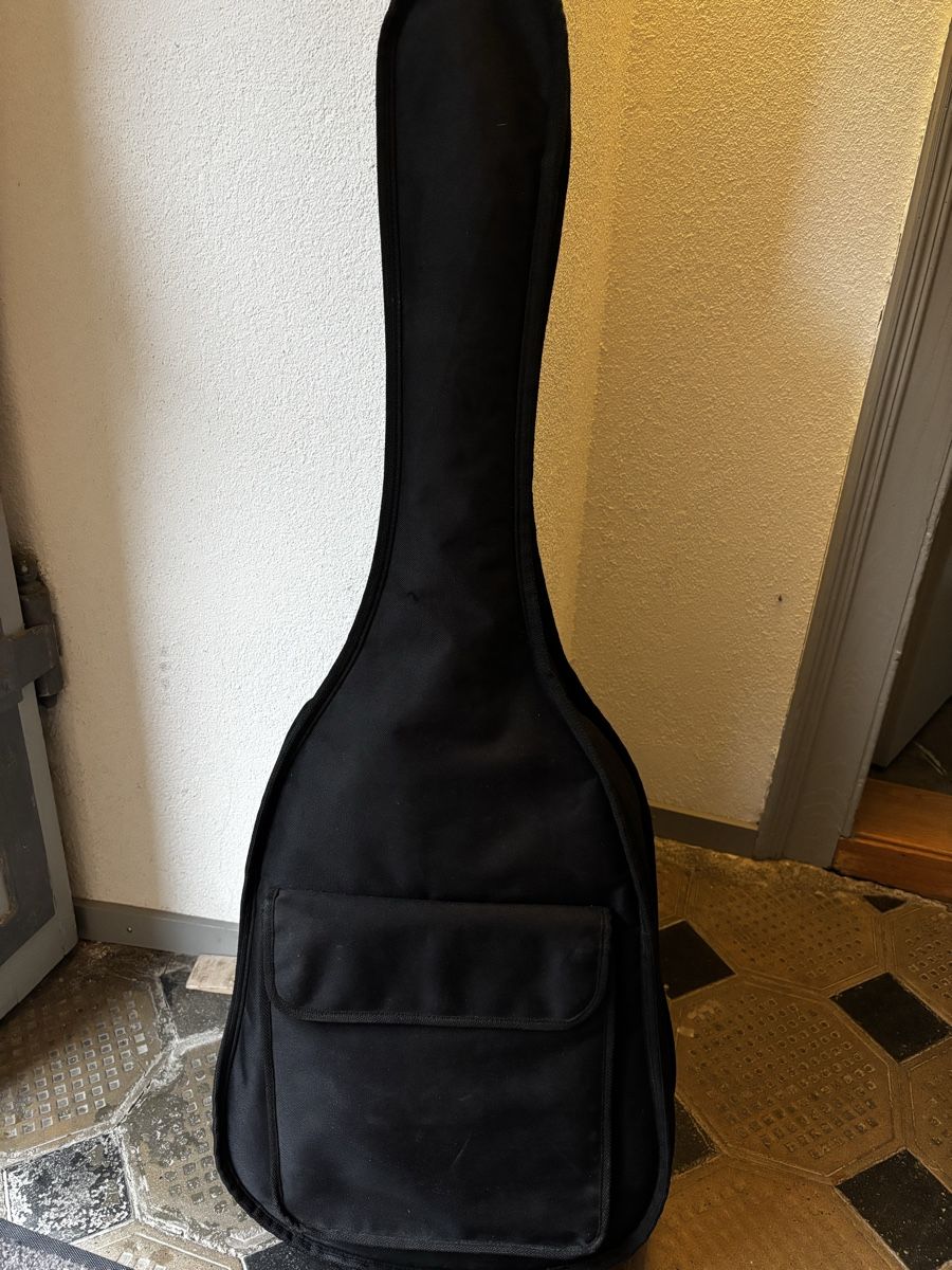 Musikinstrumente: Classical Spanish Guitar with Soft Case, Used Condition – Gebraucht aus Uster von RGertsch 1