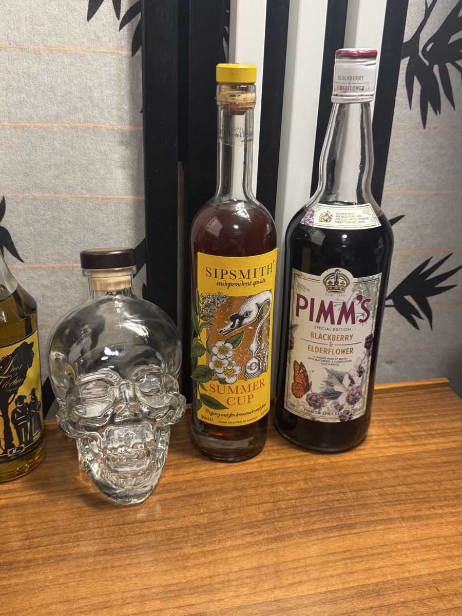 Bevande alcoliche: Flaschen Sammlung Pimm's Crystal Head Sipsmith 700ml – Usato da Schlieren venduto da Eldi84 2