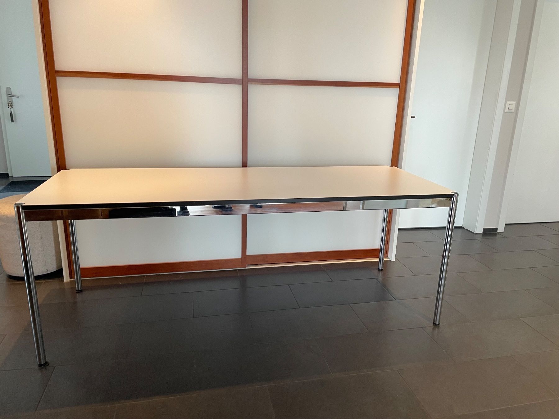 USM Scrivanie: USM Haller Schreibtisch – Usato da Zürich venduto da ogarogar