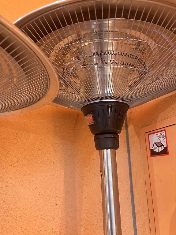 Lampen: 2 Funghi riscaldante  – Gebraucht aus Vezia von bot_9pd5 1
