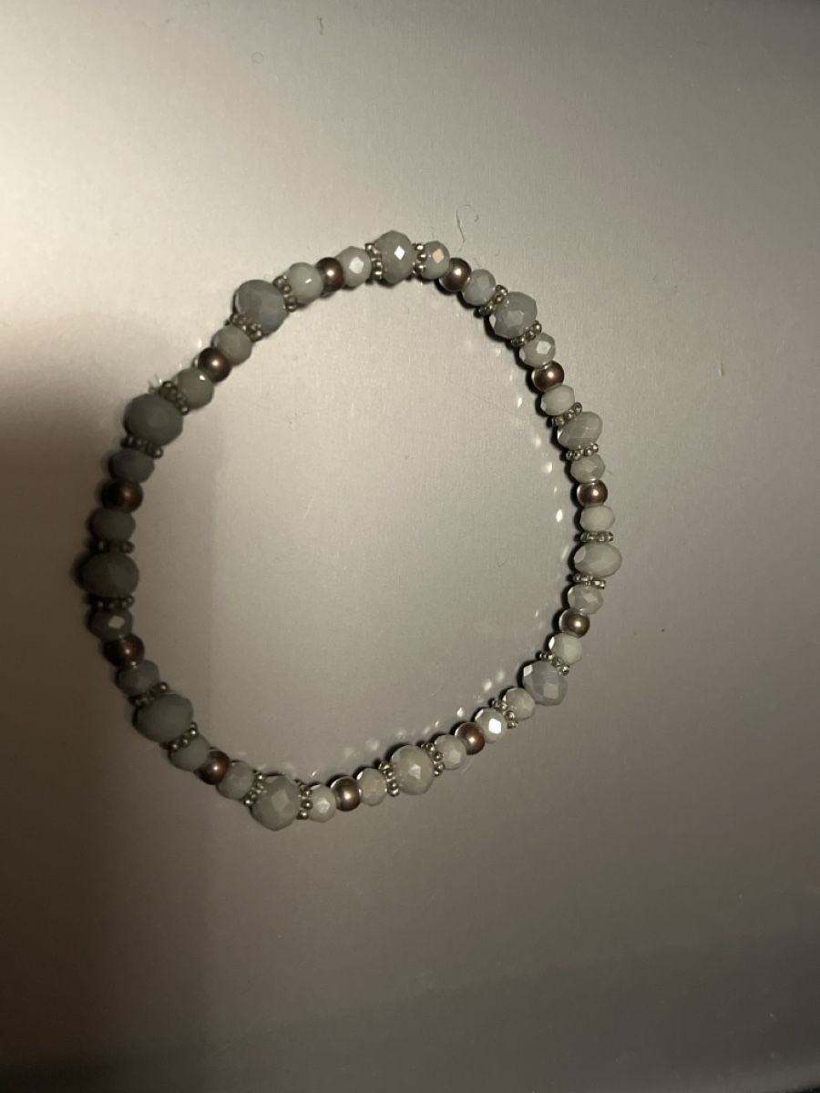 Bracciali & Braccialetti: Perlenarmband grau und silberfarben elastisch neu – Usato da Wettingen venduto da ele_n8lj 1