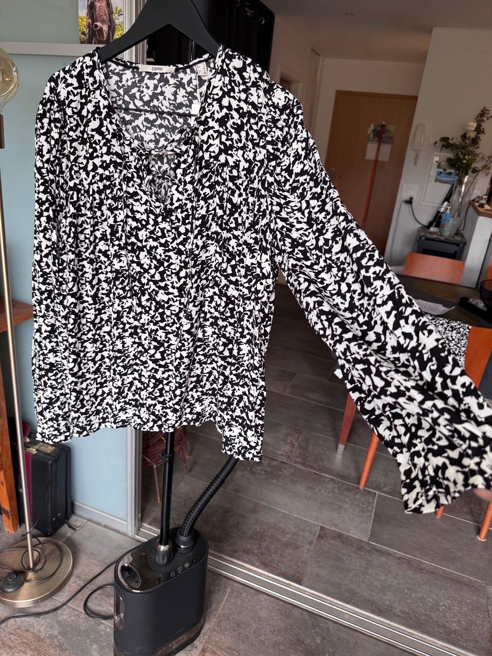 Esprit Camicette: Blouse Esprit noir et blanc, – Nuovo e nell'imballaggio originale da Vuisternens-Romont venduto da gol_xp6p 2