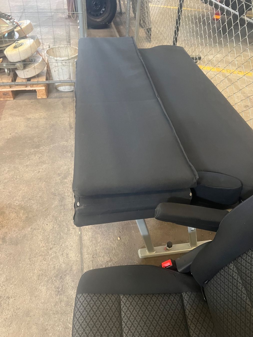 VW Altri accessori per camping: Original VW T6.1 Multiflexboard inkl Schlafauflage. – Usato da Ostermundigen venduto da CelineF. 3
