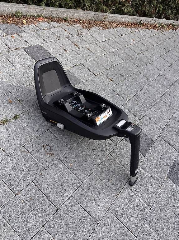Seggiolini per auto: Isofix Station MaxiCosi – Usato da Ortschwaben venduto da mr_official
