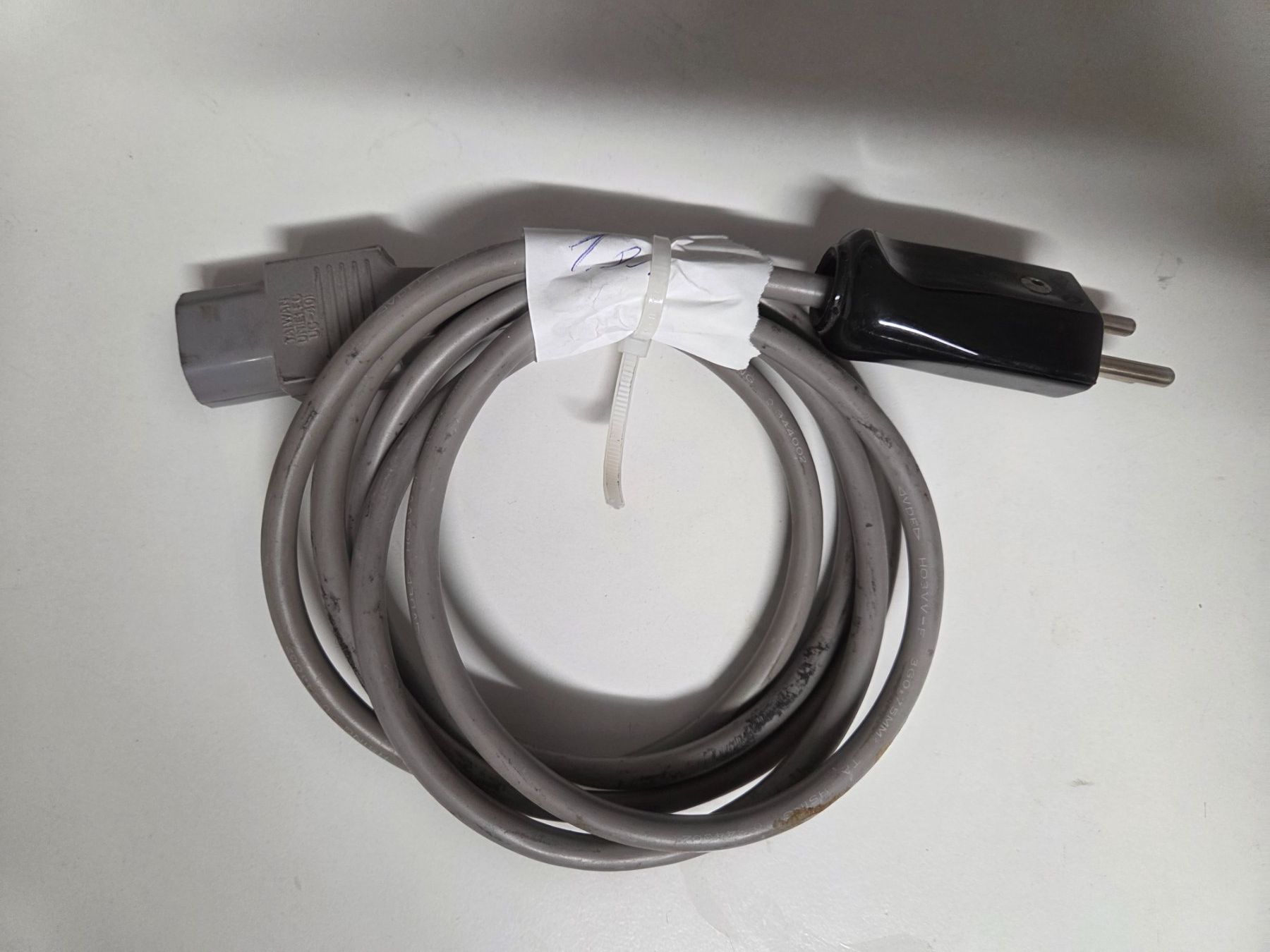 Cavi: Netzkabel C13 1.4m T12 Anschlusskabel – Usato da Zürich venduto da eymen20