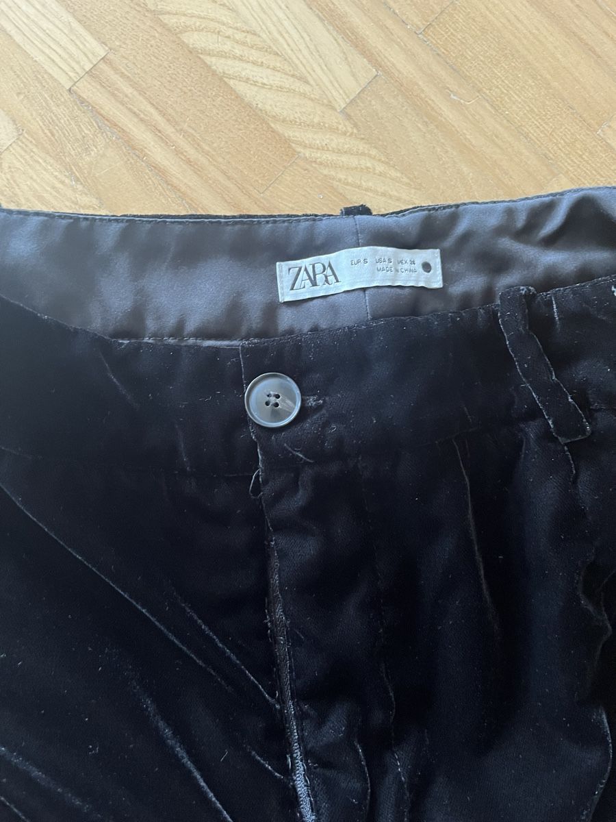 Zara Pantaloni: Zara Stoffhose aus Samt – Usato da St. Gallen venduto da elli18 1