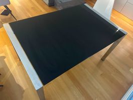 Ausziehbarer Esstisch – Modernes Design, guter Zustand