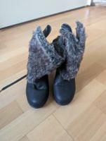 Schwarze Stiefeletten mit Kunstfell
