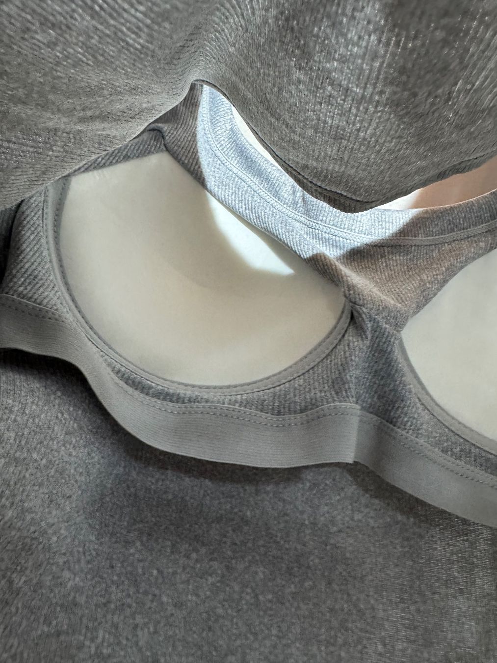 Top: Graues Basic mit Cups Gr. L – Nuovo (secondo la descrizione) da Grosswangen venduto da SALE_SALE_SALE 4