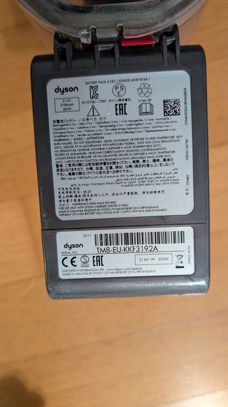 Dyson Staubsauger & Zubehör: Dyson V7 Motorhead inkl. Zubehör – Gebraucht aus Zug von Andrea_Linzner 2