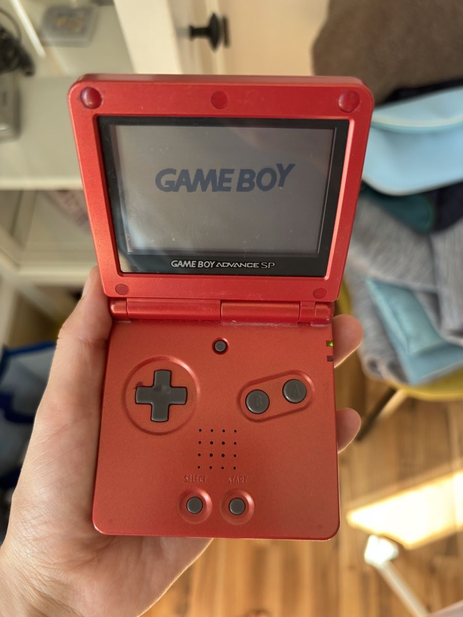 Nintendo Console: Console Nintendo Game Boy Advance SP rouge avec chargeur – Usato da La Chaux-de-Fonds venduto da DANIELA19961996 2