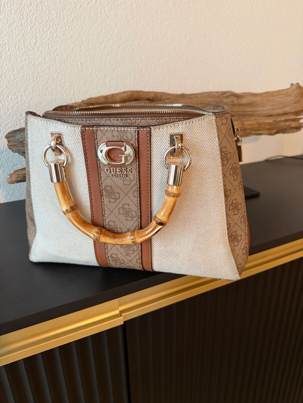 Guess Borse da donna: Guess Handtasche Bambus-Henkel – Nuovo (secondo la descrizione) da Benzenschwil venduto da Kuro24