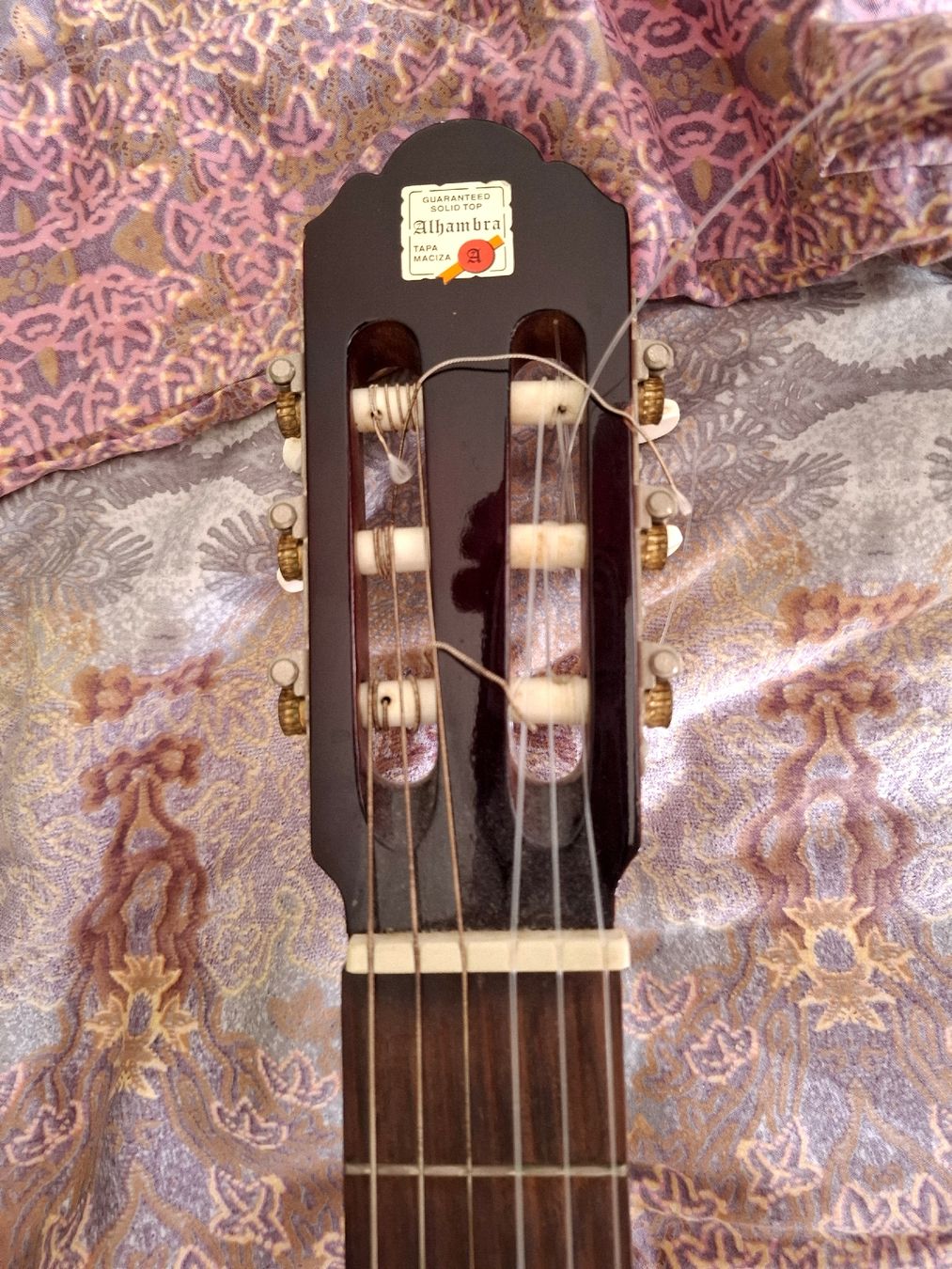 Alhambra Strumenti musicali: Guitarren Classic Alhambra von Spain – Nuovo (secondo la descrizione) da Meilen venduto da GabsZurich 4