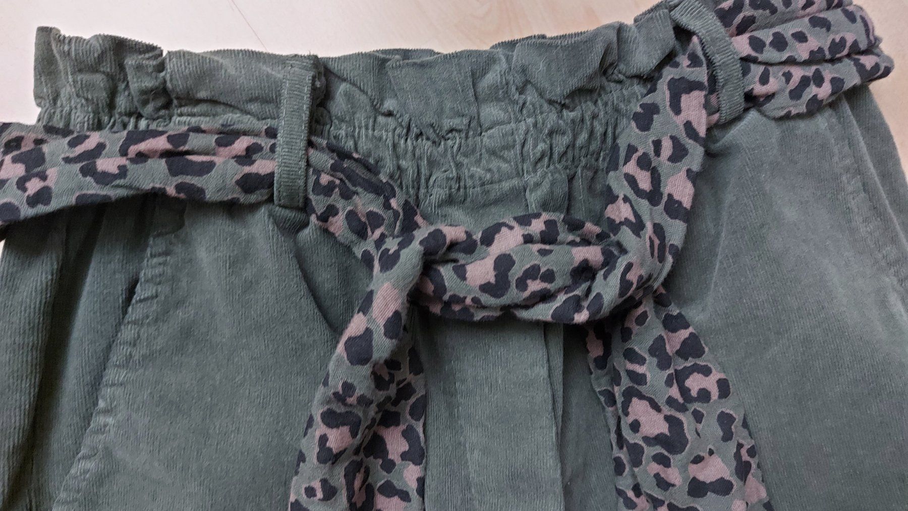 Pantaloni: Hose Made in Italy Khaki Farbe – Usato da Nebikon venduto da Draga25 1