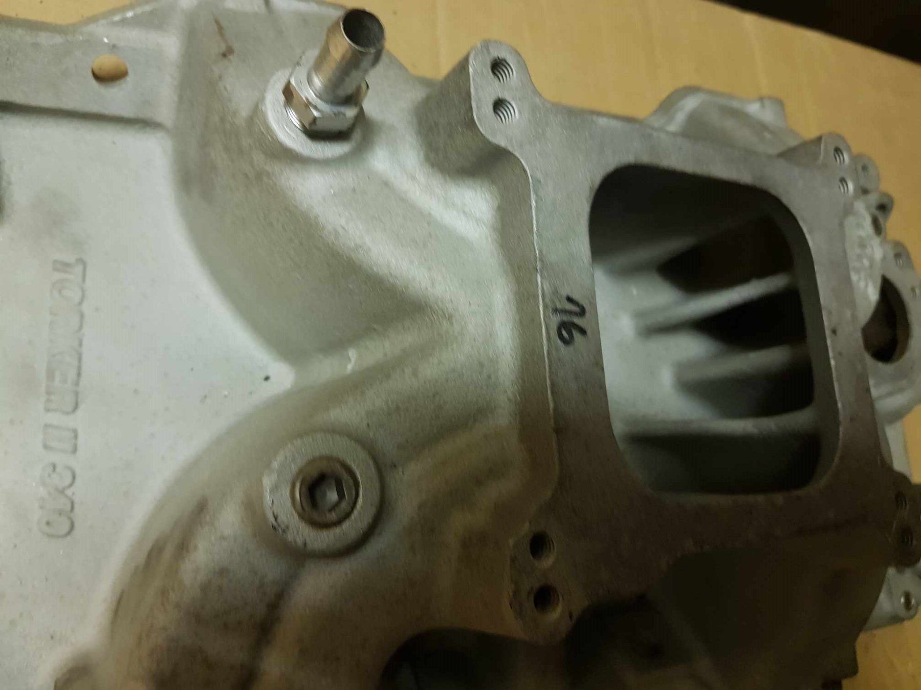 Mopar Tutti pezzi di ricambio auto: Mopar Edelbrock Torker II 340 Intake – Usato da Niedergösgen venduto da usc_tt5r 1