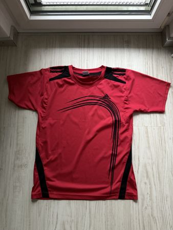 Adidas Red Training Shirt, Size M, Perfect for Summer!
