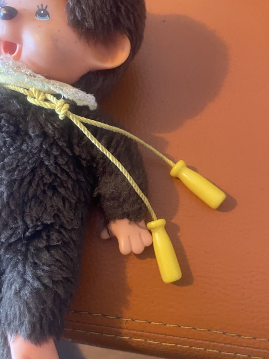 Monchhichi Bambole: Original "Monchichhi" mit Lätzchen & Springseil (1972) – Usato da Günsberg venduto da MorningEgg22 5