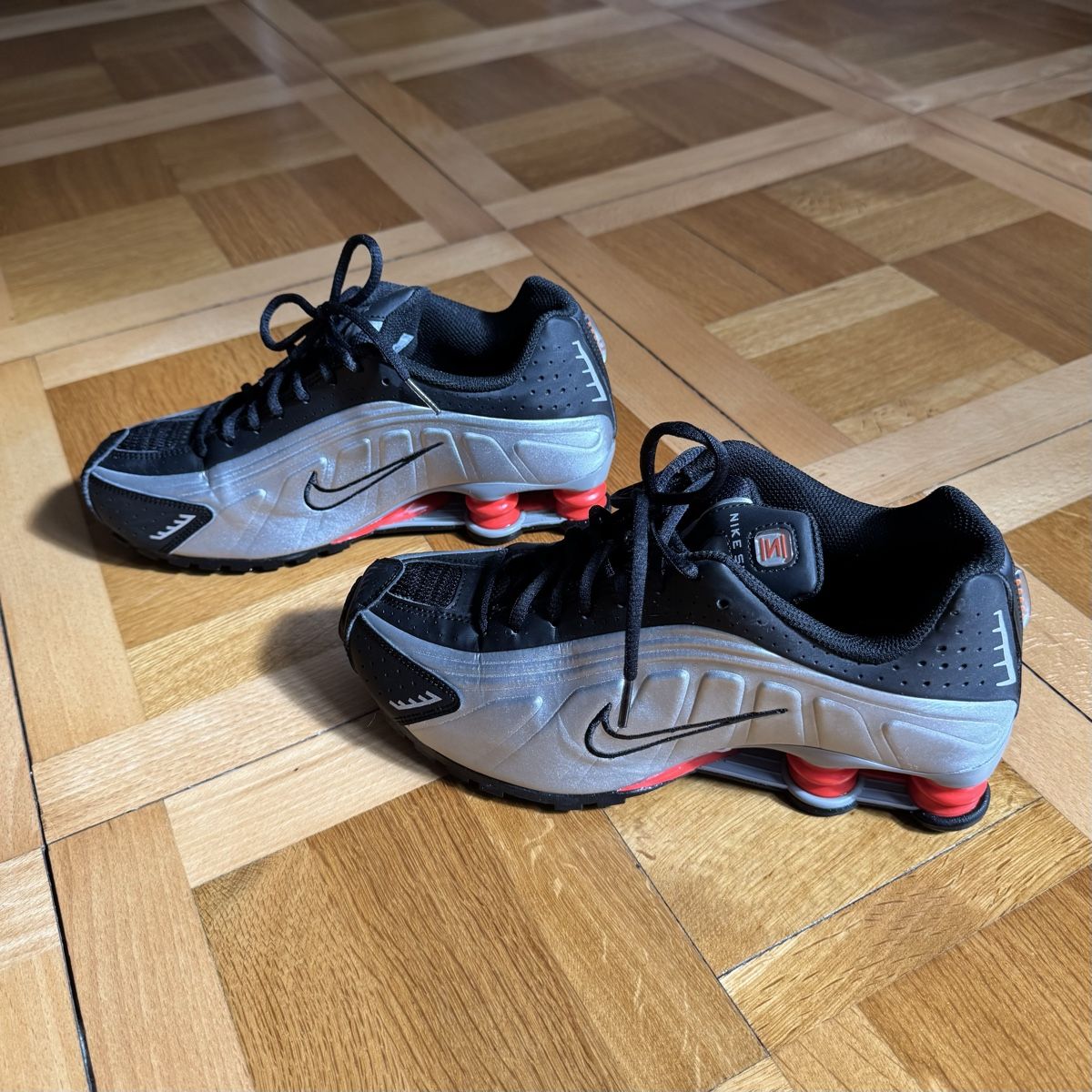 Nike Scarpe da uomo: Nike Shox TL Trainers, Black/Silver, EU 40 – Usato da solothurn venduto da mil_ja.t 1