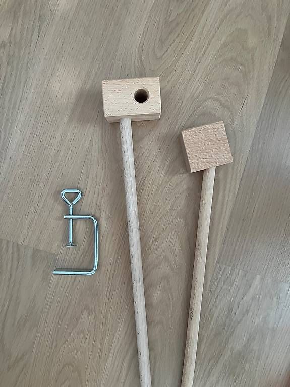 Spielzeuge: Holzhalterung – Gebraucht aus St-Prex von kaz_2kyk 1