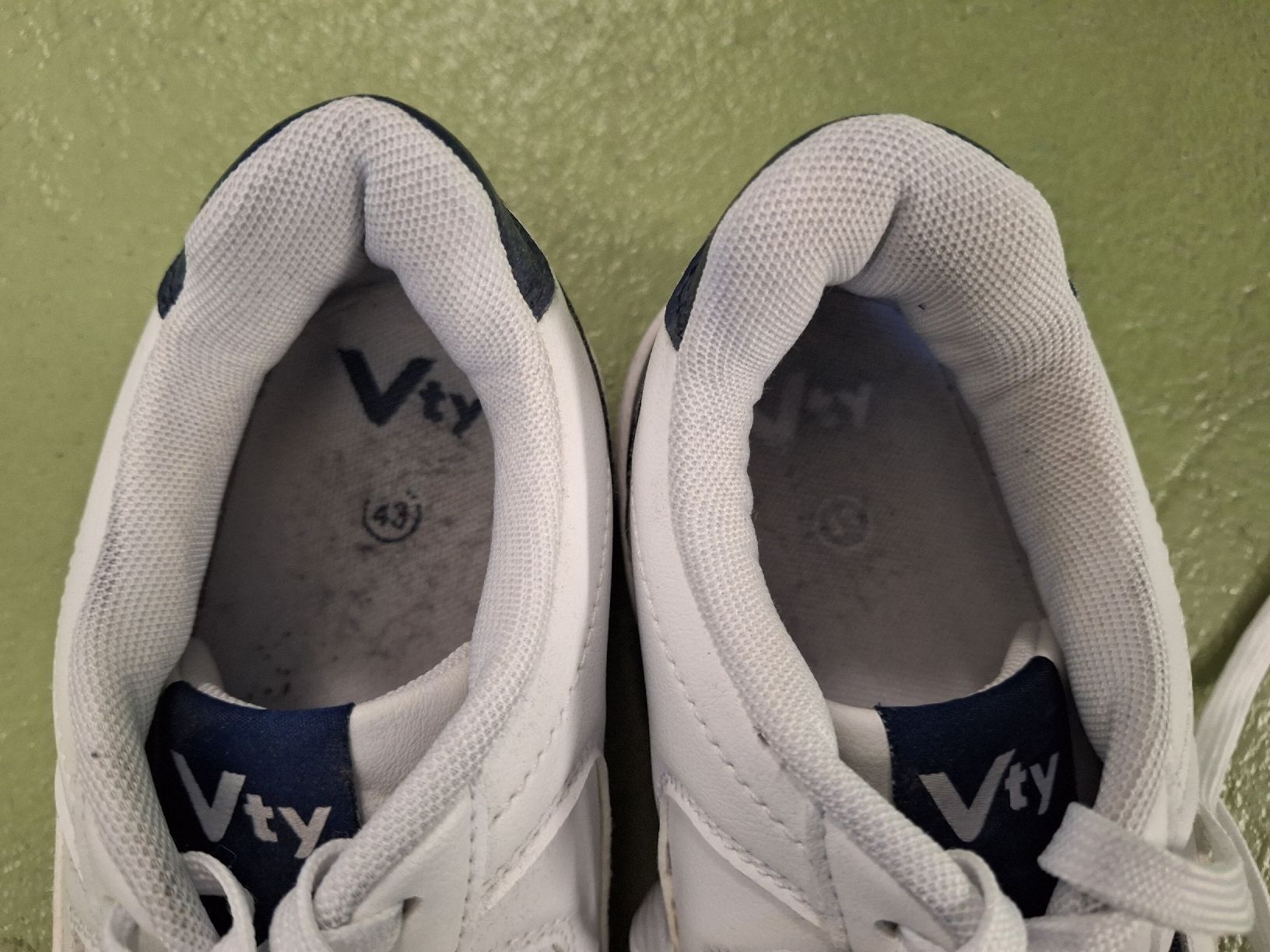 Scarpe da uomo: weisse Turnschuhe – Usato da Niederglatt ZH venduto da Bobsli 3
