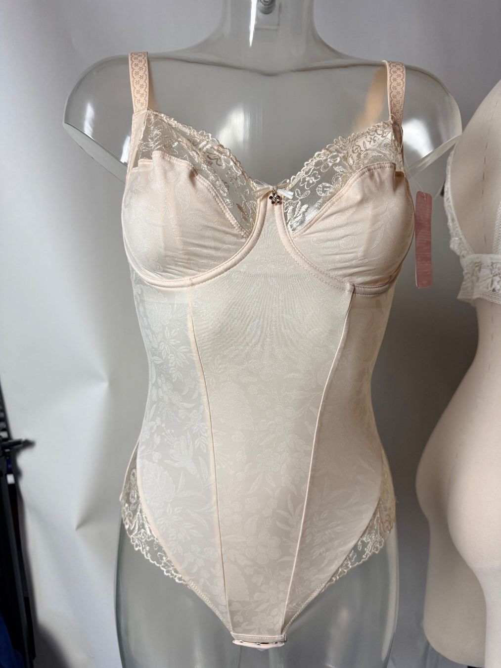 Altra biancheria intima: ULLA, Figurformender Body JASMIN, Grösse 75D, Offwhite – Nuovo e nell'imballaggio originale da Rudolfstetten venduto da gst_g7xl