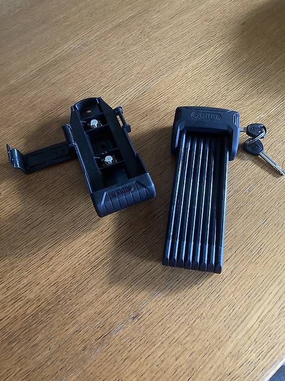 Lucchetti: Cadenas vélo haute sécurité ABUS avec support – Nuovo e nell'imballaggio originale da Choëx venduto da Yaya_11