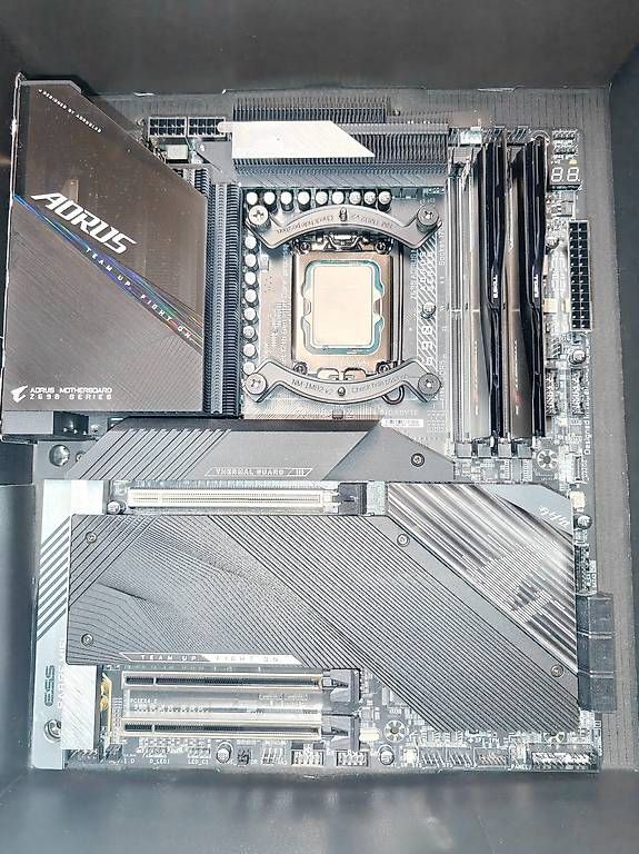 Schede madri: Motherboard, CPU, RAM und CPU Lüfter – Usato da Fehraltorf venduto da Cramora 4