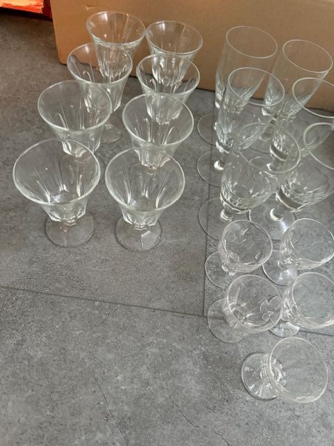 Bicchieri: 19 Stuck alte wein und schnaps Gläser – Usato da Buchs ZH venduto da Sten7 1