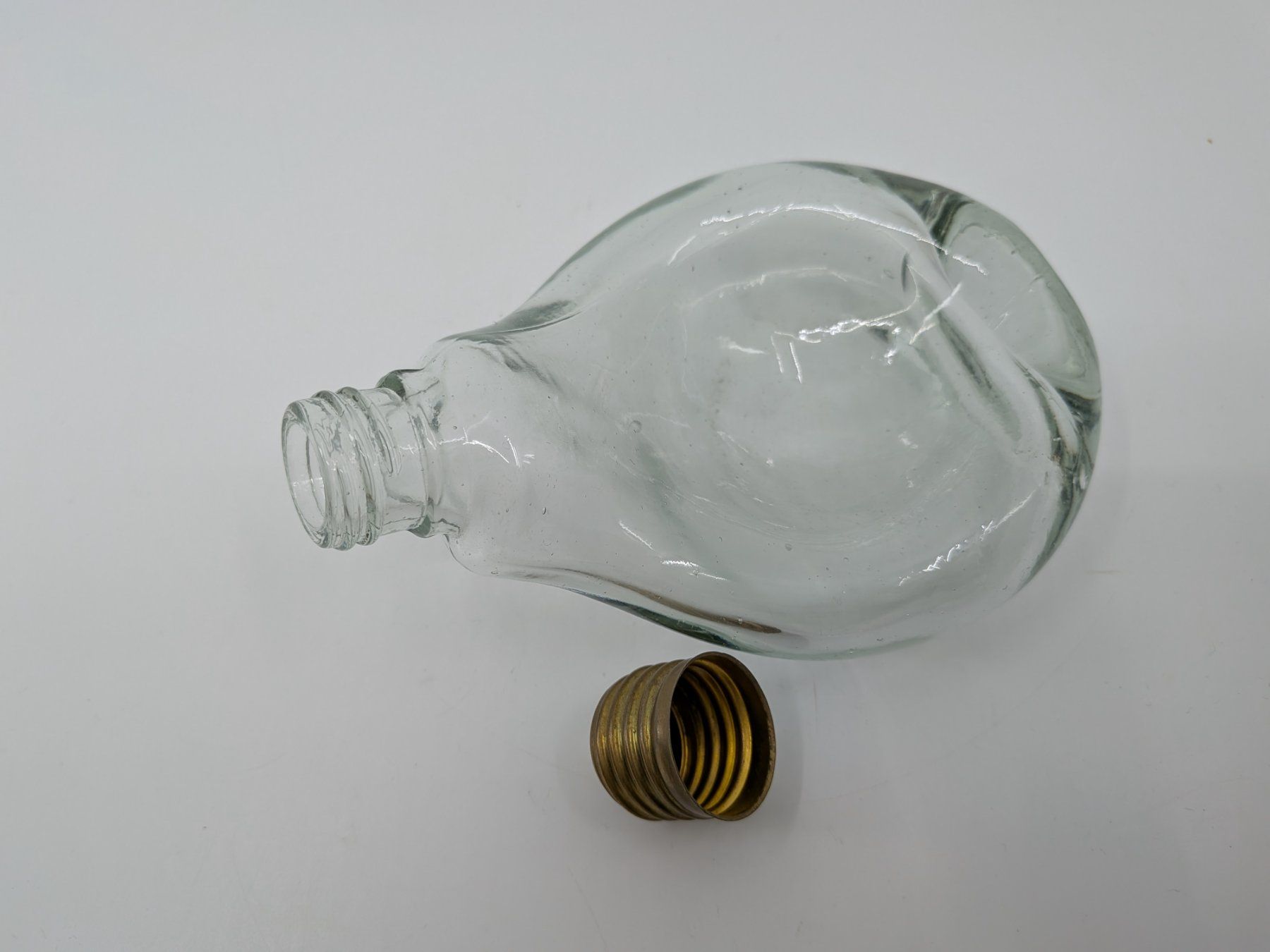 Statuette: Flasche Schale in Form einer Glühbirne – Usato da Emmen venduto da magelan 2