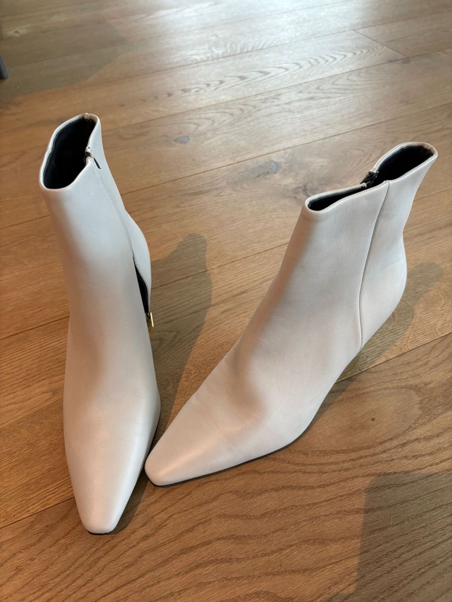 Scarpe da donna: Carmen’s ankle boots – Nuovo e nell'imballaggio originale da Unterägeri venduto da Tommtes