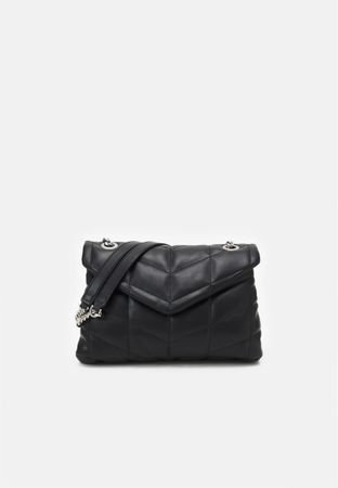 Sac à main Parfois matelassé noir, bandoulière chaîne argent