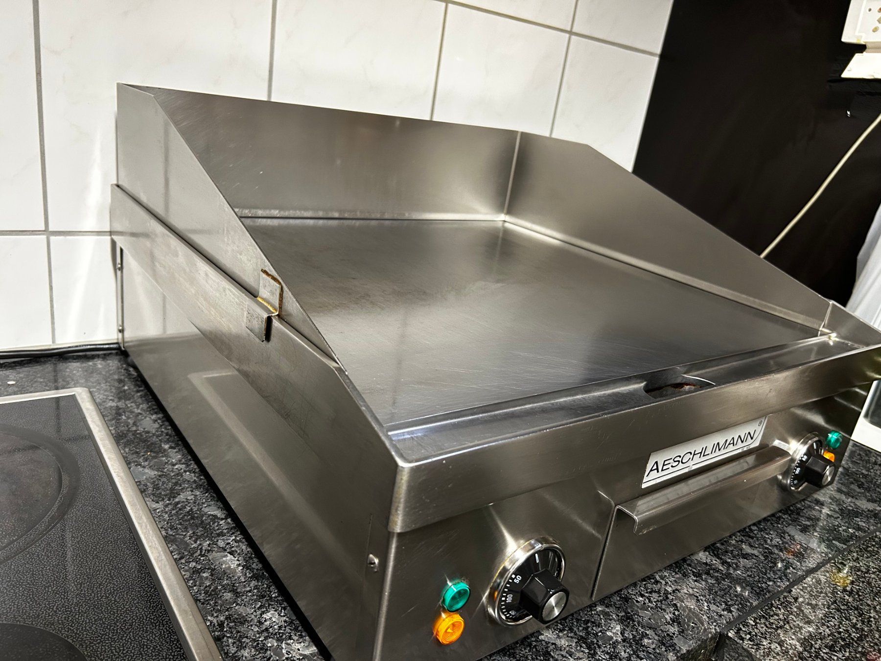 Griglie: Aeschlimann Profi-Gastro Grill / Griddleplatte – Usato da Basel venduto da BAD-1 1