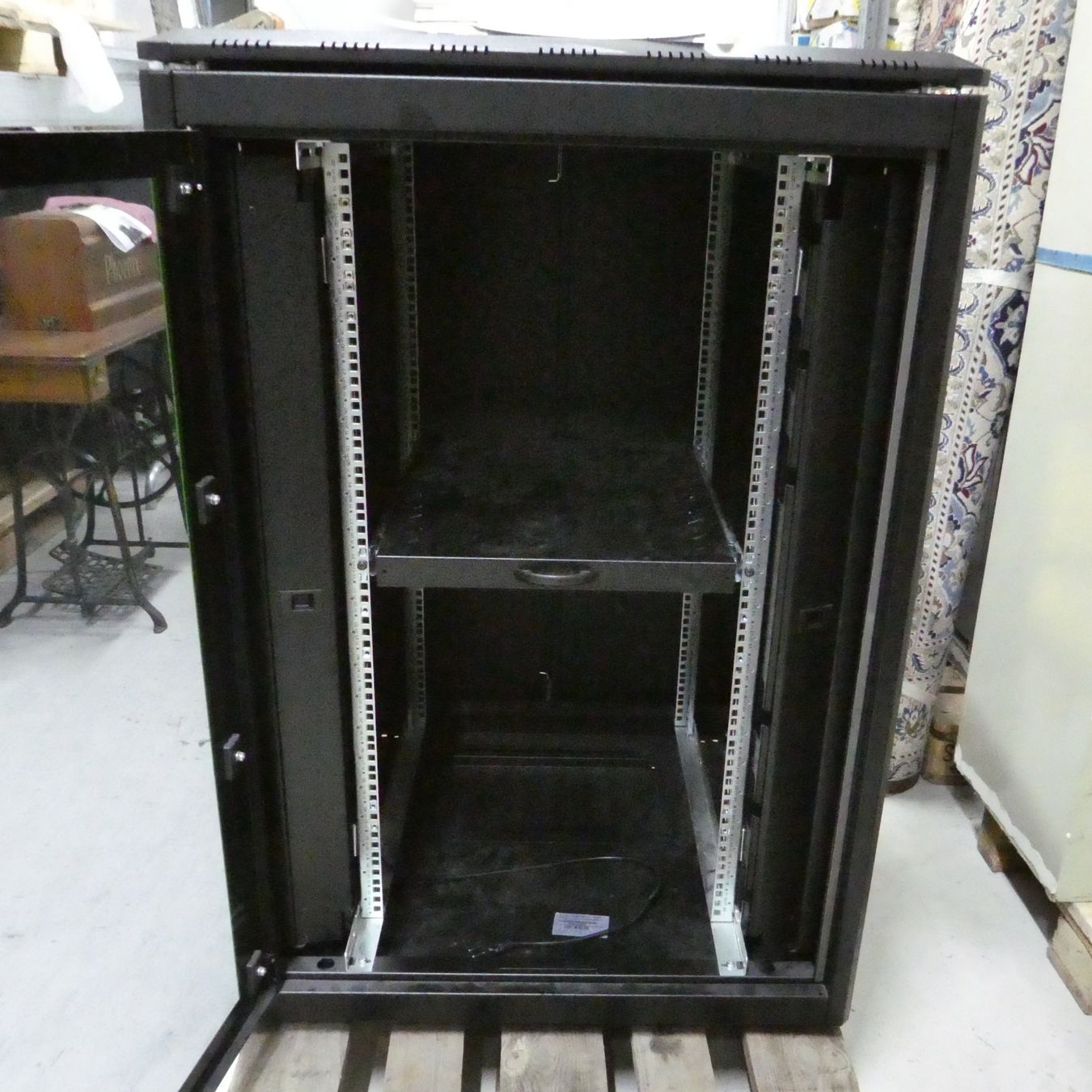 Racks & Cavalletti: Serverschrank Digitus 19 – Usato da Volketswil venduto da brockipfannenstil 2