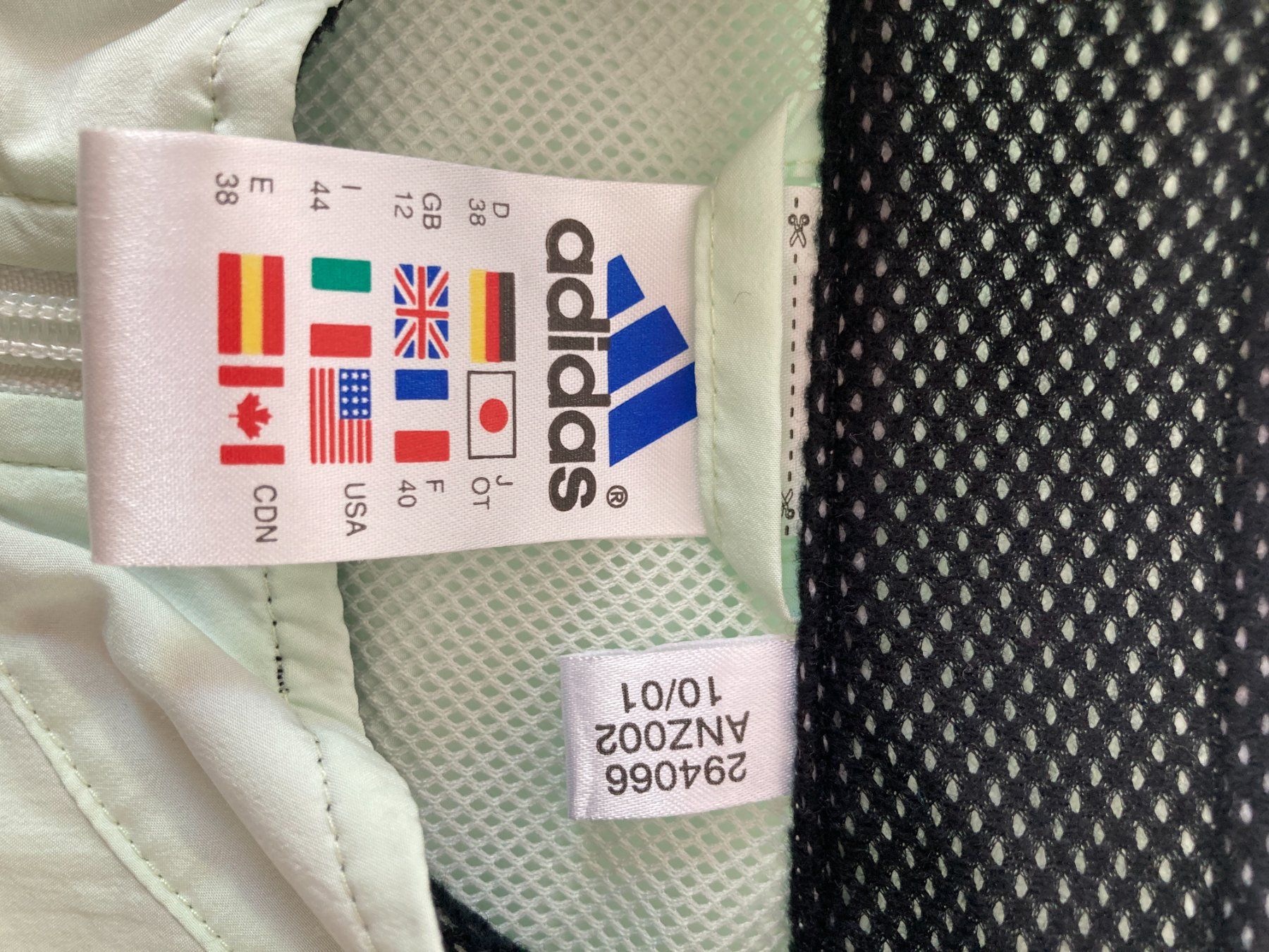 Adidas Gilets: Adidas weste --------(N) – D'occasion à Wallisellen par AS.TZ. 3
