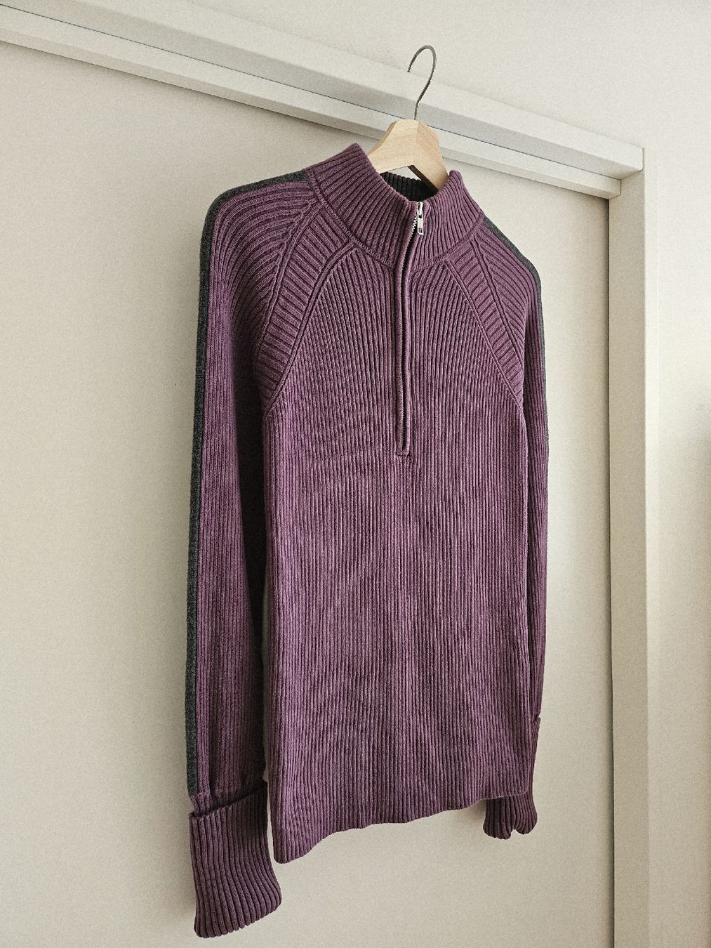 Calvin Klein Maglioni & Felpe: Calvin Klein Lilac Pullover in Large L/XL – Usato da Kilchberg ZH venduto da Thrift_Shop 1