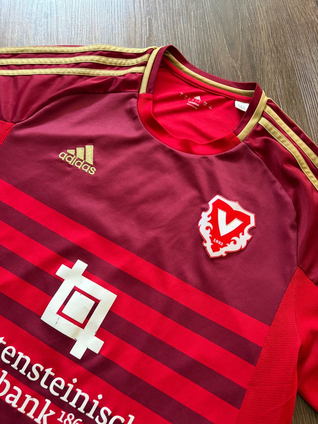 Adidas Canottiere & Pantaloni: FC Vaduz Trikot Gr. L / Avdijaj – Usato da Muttenz venduto da bargain_hunter 1