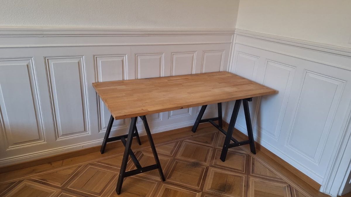 Schreibtische: Wooden Desk with Black Frame good condition – Gebraucht aus Zürich von Semokay 2