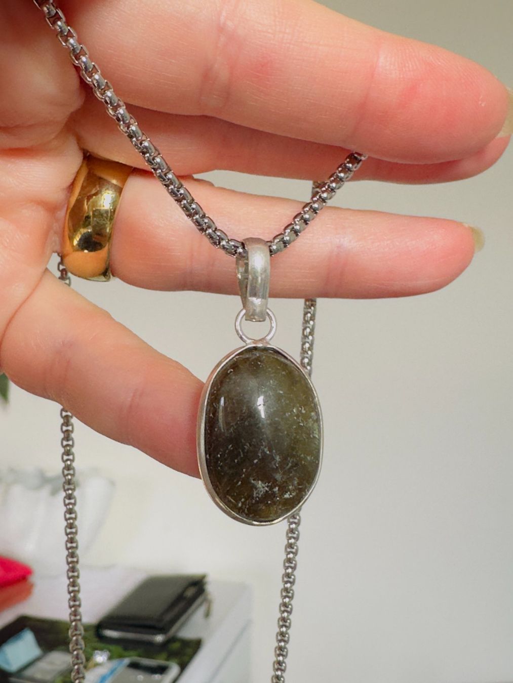 Ketten: Fashionable labradorite necklace – Neu und originalverpackt aus Genève von AGBERG 7