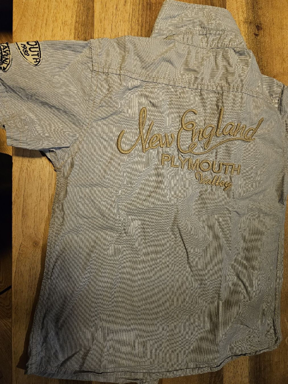 Hemden, T-Shirts & Polos: Kurzarmhemd, ca. Gr. 122 – Gebraucht aus Spiez von ann_y7bb 1