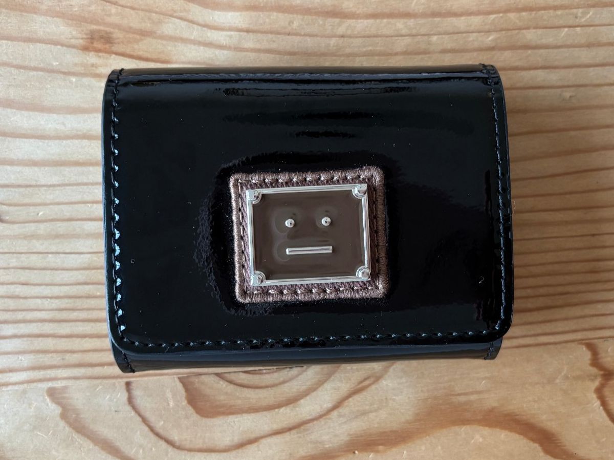 Portafogli: Acne Studios Kartenhalter schwarz, braunes Face Logo – Nuovo e nell'imballaggio originale da Zürich venduto da FreakTheFunk