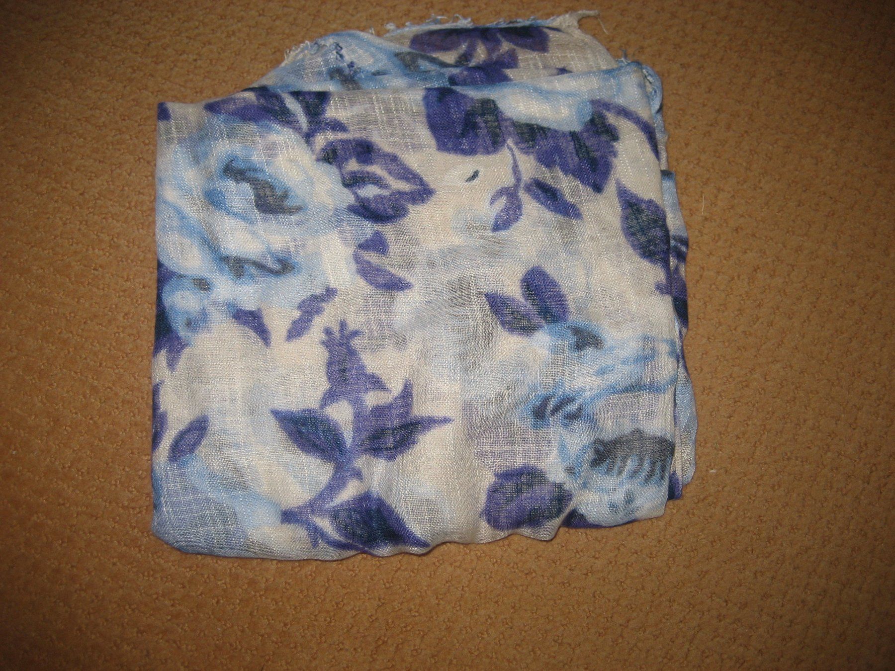 Foulard & Sciarpe: 6-er Set leichte Sommer Schals mit Blumenmuster, Top! – Usato da Wettswil venduto da paradores 3