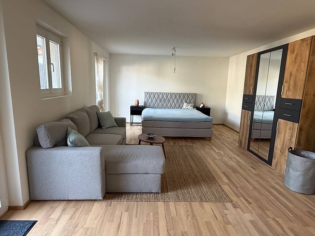Pfister Letti: Möbelset Boxspringbett und Schrank – Usato da Solothurn venduto da guest99 1