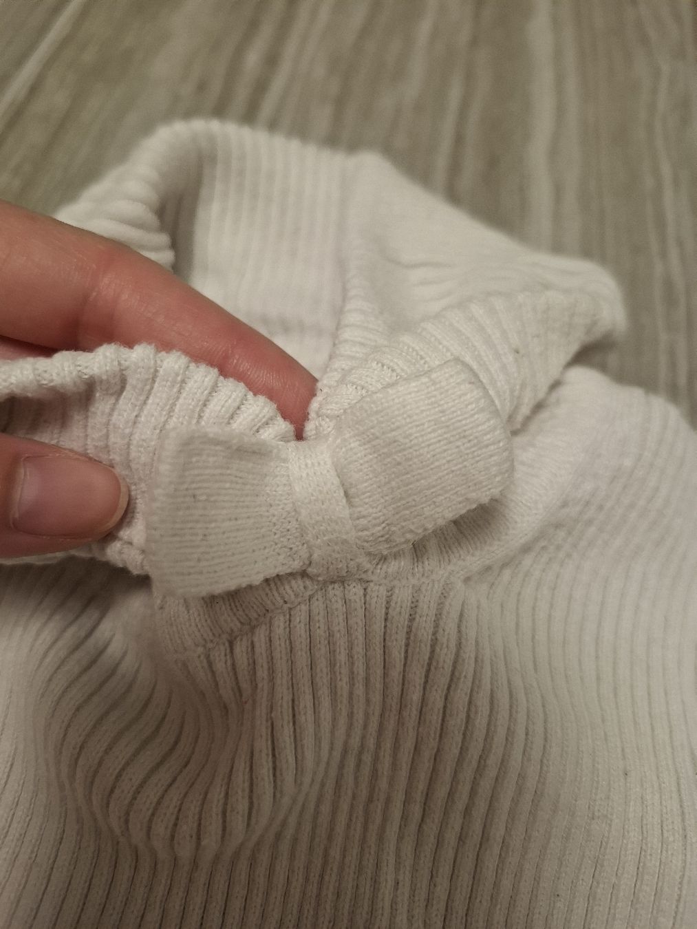 Pulls et sweat-shirts: col roulé blanc taille 132 – D'occasion à Ecublens FR par ame_y8tq 1