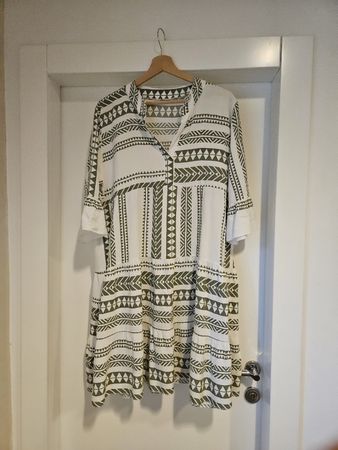 Sommerliches Kleid mit Muster, Made in Italy