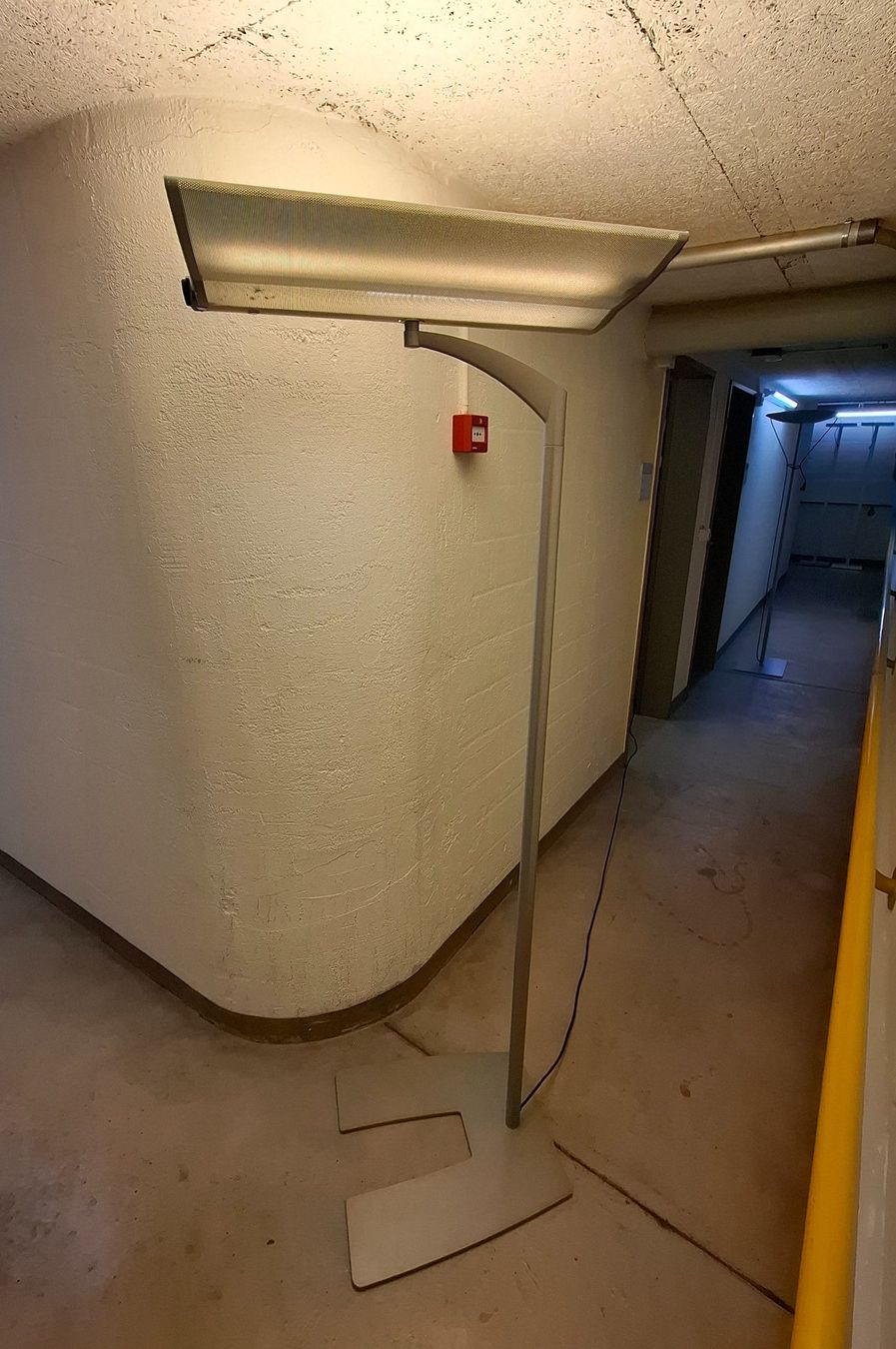 Lampade: Waldmann Stehleuchte Büroleuchte – Usato da Zug venduto da marc.attinger