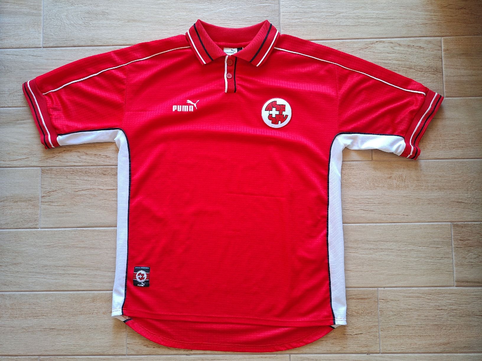 Puma Leibchen & Hosen: Maillot Suisse 1999-2000 – Gebraucht aus Meyrin von Curiace7