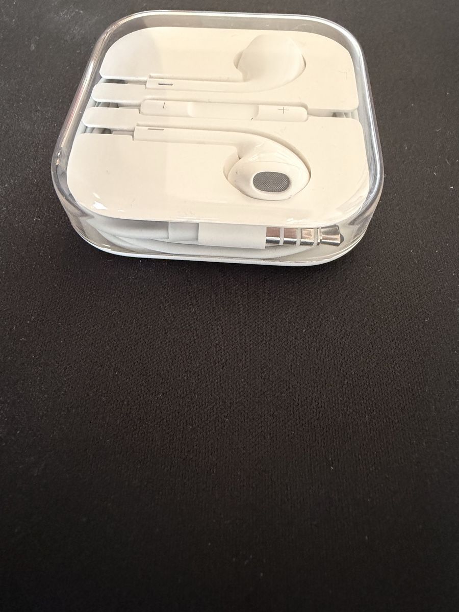 Apple Casques audio: Apple EarPods originaux avec prise jack 3,5 mm. – Neuf avec emballage d'origine à Chézard-St-Martin par chr_vz22 2