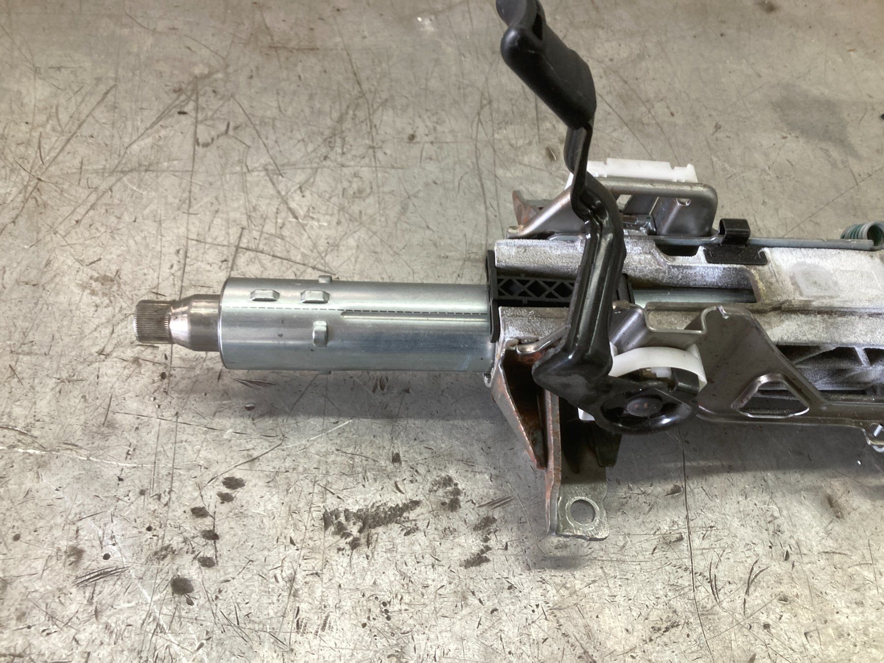 Mercedes-Benz Tutti pezzi di ricambio auto: Mercedes Benz Sprinter Lenksäule 9074603800 – Usato da Cham venduto da WB2223 1