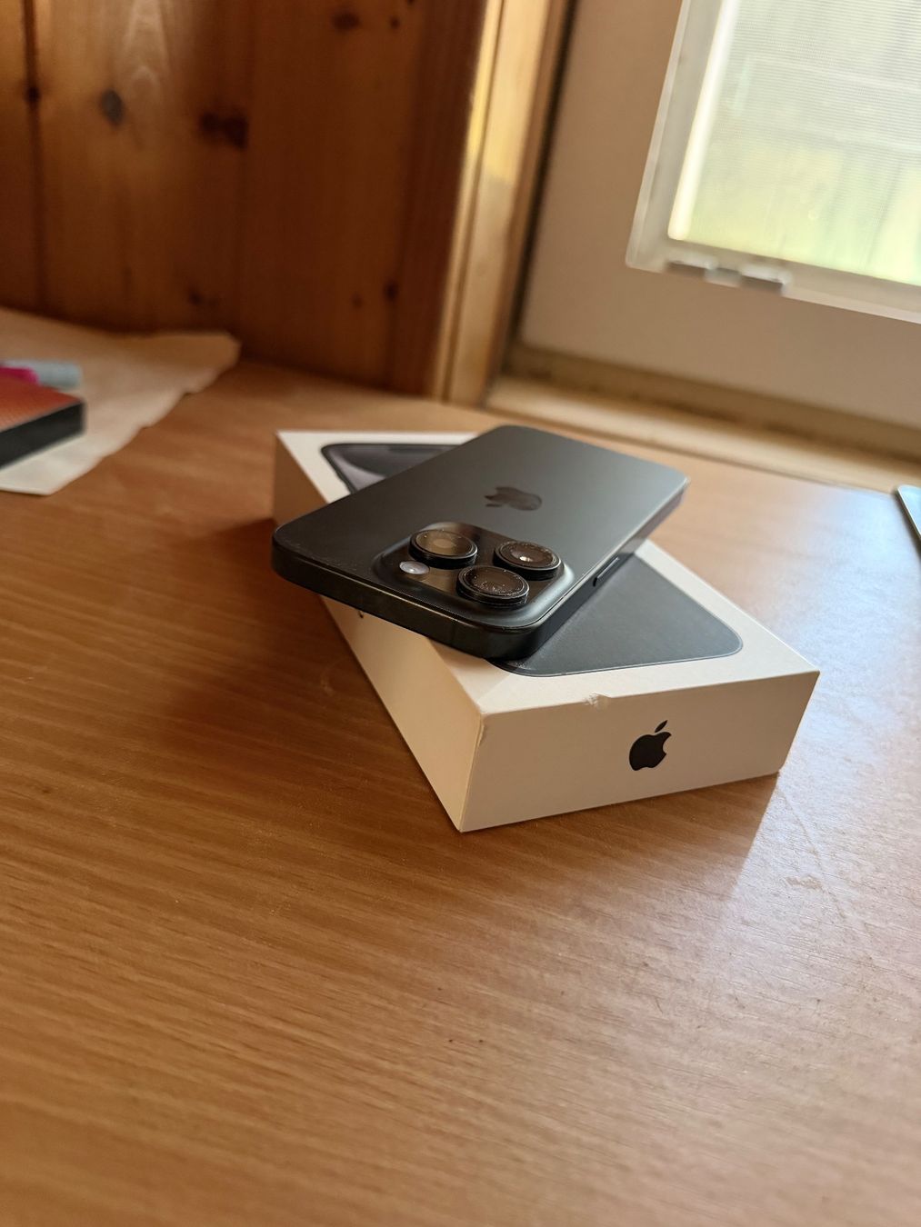 Apple Telefoni cellulari / Smartphones: iPhone 15 pro – Usato da St-Légier-Chiésaz venduto da kel_qkw5 1