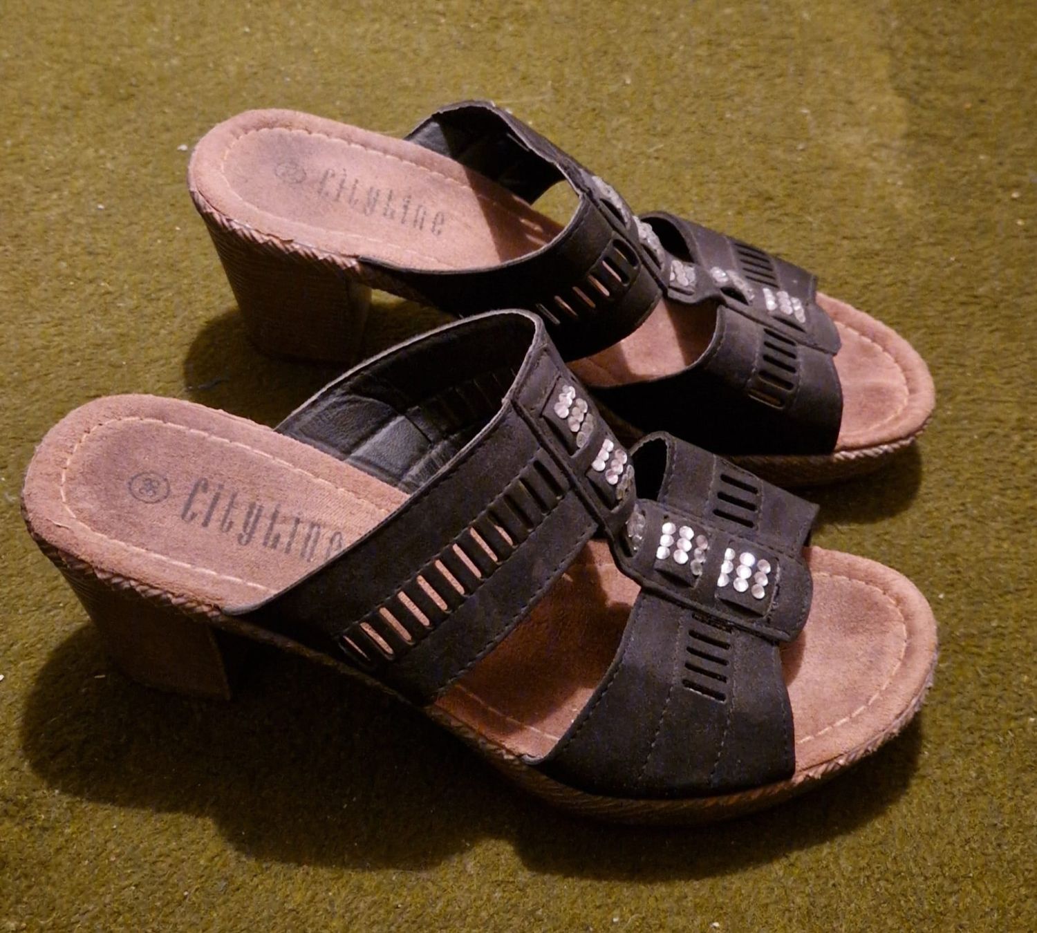 Scarpe da donna: Pantolette - Sandale mit Absatz – Usato da Frauenfeld venduto da jgh_gx6v 2
